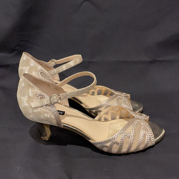 Alex Marie gold dress shoe. Worn for a wedding 1 night Good Condition - Picture 2 of 4